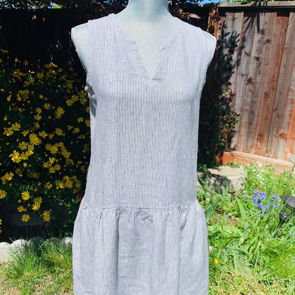 Linen mini dress/tunic with pockets.
